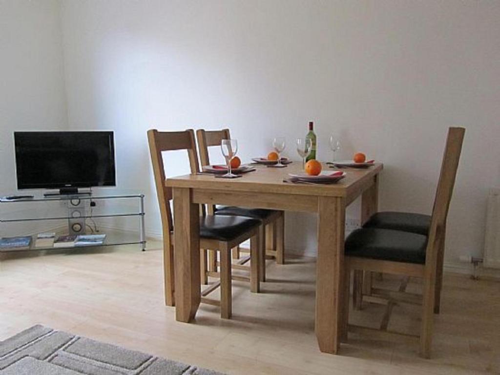 אינברנס Bridge Street Apartments חדר תמונה